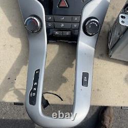 11-2016 Chevy Cruze Navigation Gps CD Monitor Radio Stereo Face Plate Panel Oem<br/>
 
	 <br/>	Translation in French: 
	<br/>11-2016 Chevrolet Cruze Navigation GPS CD Moniteur Radio Stéréo Face Plate Panel OEM