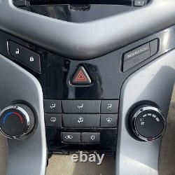 11-2016 Chevy Cruze Navigation Gps CD Monitor Radio Stereo Face Plate Panel Oem	  
<br/><br/>
Translation in French:
 <br/>
	
11-2016 Chevrolet Cruze Navigation GPS CD Moniteur Radio Stéréo Face Plate Panel OEM